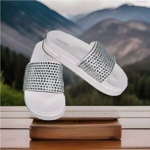 NEW Catherine Malandrino Sparkly embellishment Stolley White slides Sandals 9M